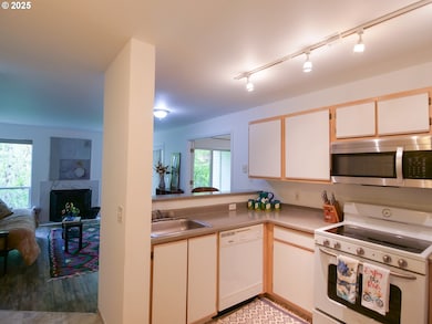 5130 SW Multnomah Blvd unit B, Portland, OR 97219 - photo 7