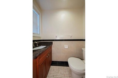 1 Villa D'Est Dr unit D-04, Coram, NY 11727 - photo 6