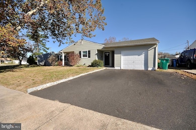 22 Disk Ln, Levittown, PA 19055 - photo 4