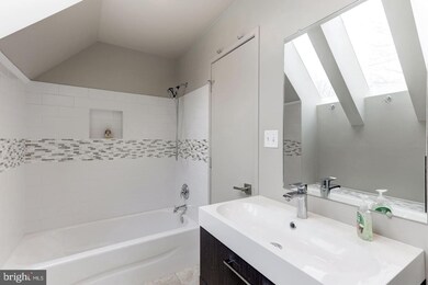 11510 Turnbridge Ln, Reston, VA 20194 - photo 2