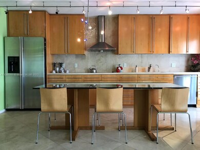 Well equipped kitchen with dining table to accommodate six