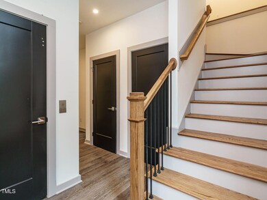 005-1280x960-foyer
