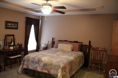 3643 SW Glendale Dr, Topeka, KS 66614 - photo 5