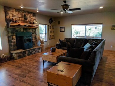 Living Room - 7