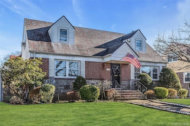 78-37 267th St, Glen Oaks, NY 11004 - photo 3