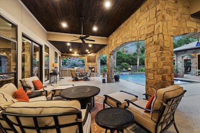 Massive Covered U-Shaped Porch/Lanai an outdoor en