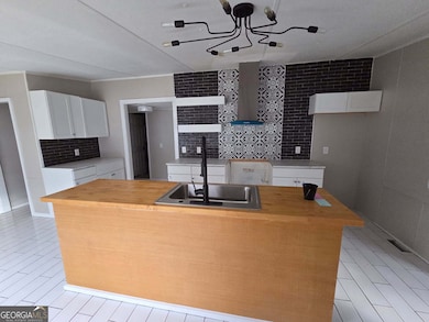 21 Club Cir, Ellenwood, GA 30294 - photo 4