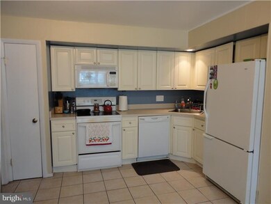 206 Bishop Dr, Aston, PA 19014 - photo 5