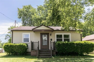 2411 Linwood St SW, Cedar Rapids, IA 52404 - photo 3