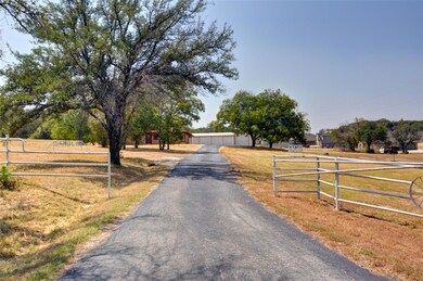 360 Sandlin Ln, Springtown, TX 76082 - photo 2