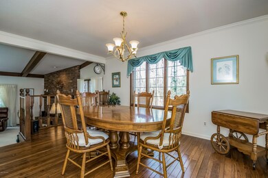 014-Dining_Room-2407869-large