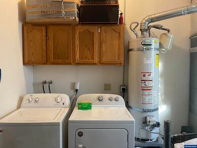 627 W Main St, Sheridan, OR 97378 - photo 3