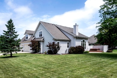 9729 W Prairie Grass Way, Franklin, WI 53132 - photo 4