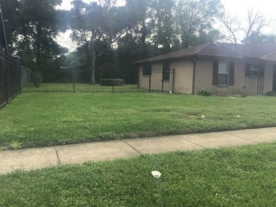 2611 Garapan St, Houston, TX 77091 - photo 2