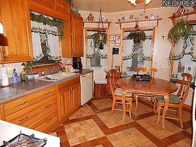 VERY LARGE KITCHEN WITH WOOD FLOORING