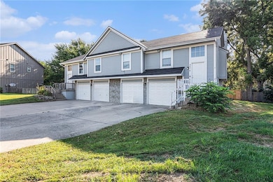 6618 W 152nd St, Overland Park, KS 66223 - photo 2