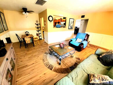 LIVING CORNER TO DINING