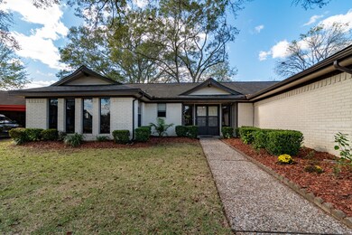 1924 Tracy Lynn Ln, Alvin, TX 77511 - photo 3