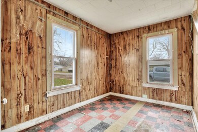 313 E Overton St, Tuscola, IL 61953 - photo 7