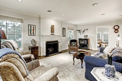 2237 Pelham Dr, Houston, TX 77019 - photo 4