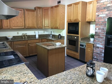 2947 Viewpoint Rd, Alexandria, VA 22314 - photo 5