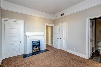 11-213 B Broad St-5