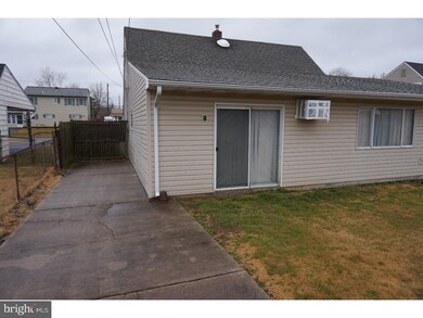 114 Goldengate Rd, Levittown, PA 19057 - photo 5