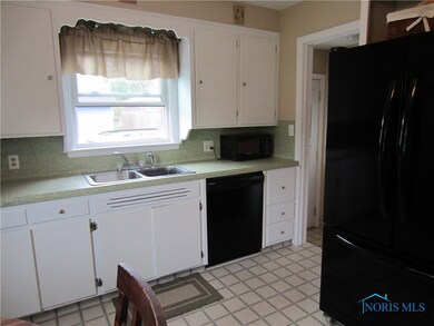 304 Erie St, Woodville, OH 43469 - photo 6