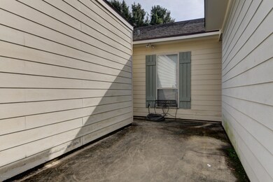 202 W Brentwood-4