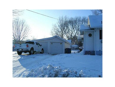 2101 Johnson Ave NW, Cedar Rapids, IA 52405 - photo 3