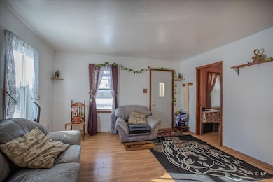 1104 Cora St, Joliet, IL 60435 - photo 3