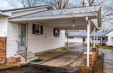 2459 N Court St, Circleville, OH 43113 - photo 4