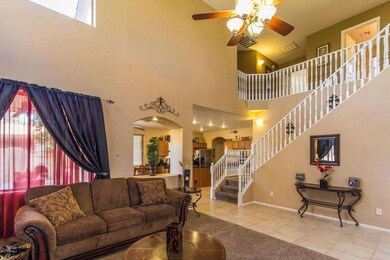 002_FAMILY ROOM