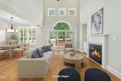 FAMILY DINING STAGED