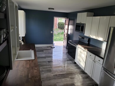 2104 Edgehill Cir, Johnson City, TN 37601 - photo 5