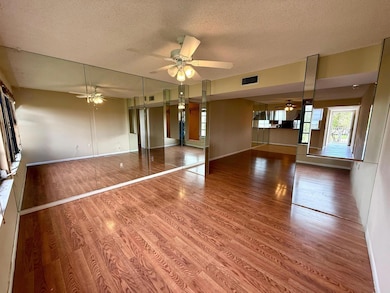 3525 Village Blvd unit 4010, West Palm Beach, FL 33409 - photo 2