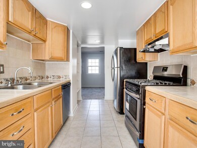 1952 Mayflower Dr, Woodbridge, VA 22192 - photo 2