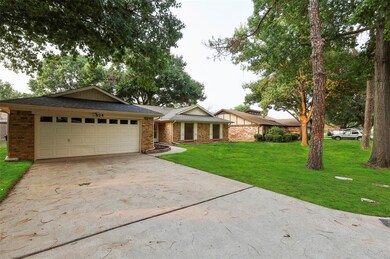 328 Stratford Dr, Hurst, TX 76054 - photo 3