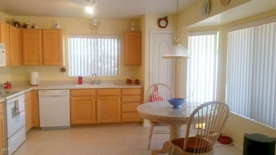 KITCHEN EAT-IN DINING AREA