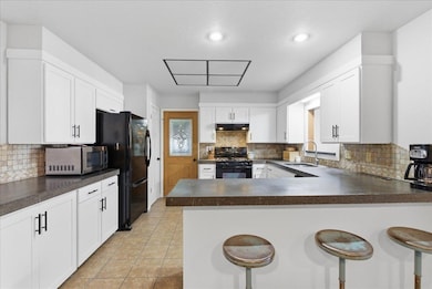 927 W 14th St, Cedar Falls, IA 50613 - photo 4