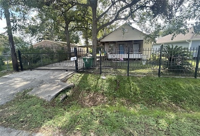 3224 Creston Dr, Houston, TX 77026 - photo 2