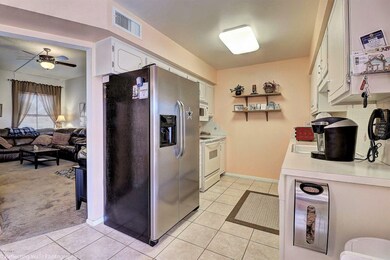 06 Kitchen 10020 W Hawthorn