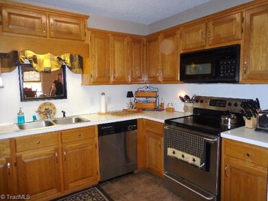 1078 Old Forest Ct, Asheboro, NC 27205 - photo 3