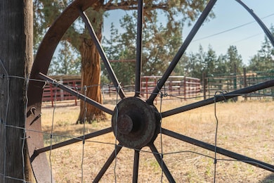 1923 NE Upas Ave, Redmond, OR 97756 - photo 4