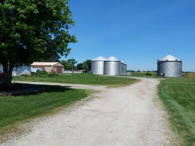 402 E North Line Rd, Tuscola, IL 61953 - photo 2