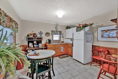 604 N Orange St, Fredericksburg, TX 78624 - photo 6