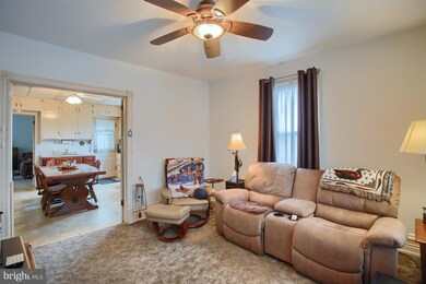 823 Mount Laurel Ave, Temple, PA 19560 - photo 4