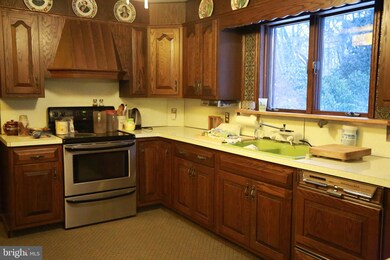 347 Beth Ellen Dr, Lewisburg, PA 17837 - photo 5