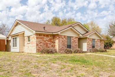 2701 Springbrooke Dr, Hurst, TX 76054 - photo 3