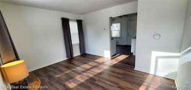 545 E Dallas Ave, Madison Heights, MI 48071 - photo 3